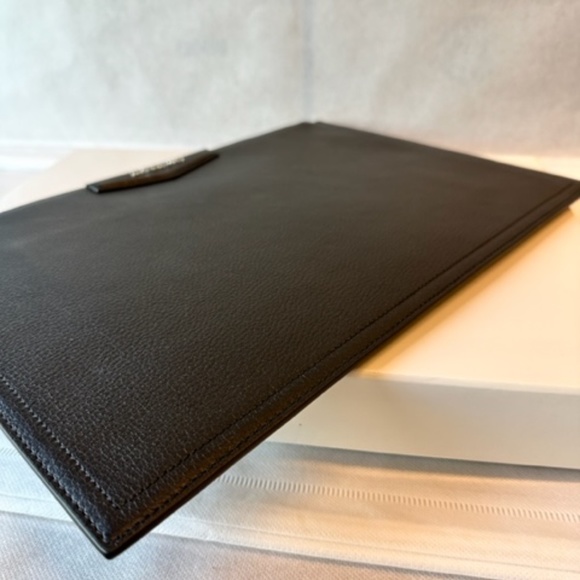 Brand New Givenchy Large Antigona Zip Pouch - Picture 2 of 4